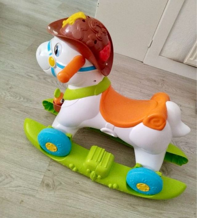 Caballo correpasillos infantil