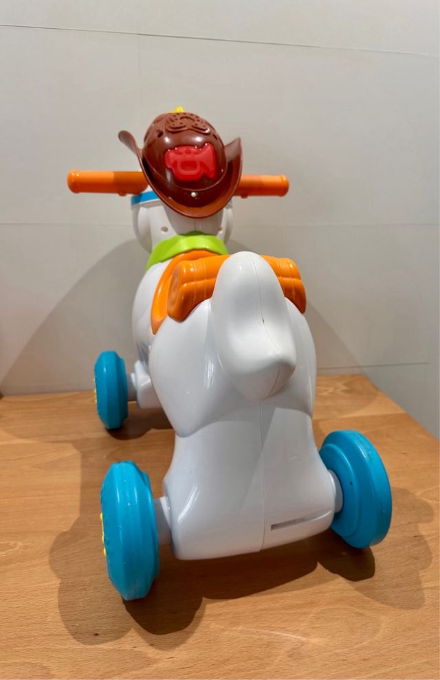 Caballo correpasillos infantil