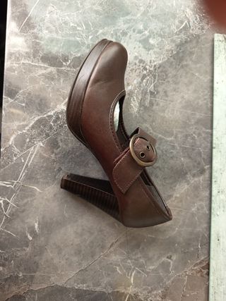 Zapatos tacón marrones cómodos