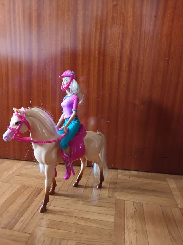 Barbie y caballo juguete