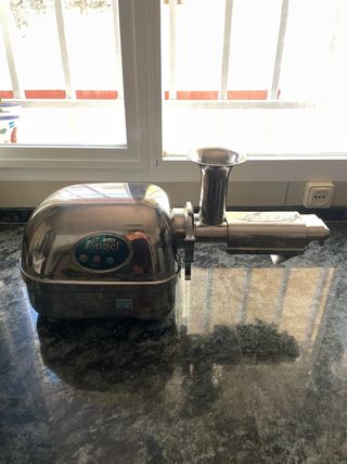 Extractor Eléctrico de Zumo Angelia 7500.