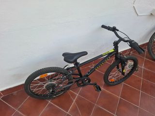 La bici per bambini Rockrider 20" nera è come nuova