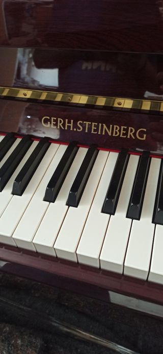 Piano GERH.STEINBERG . Se puede ver sin compromiso
