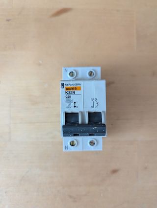 Interruptor magnetotérmico 10A, 16A, 20A y 25A