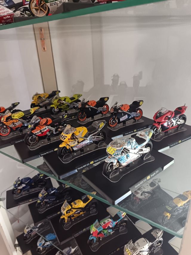 Motos Valentino Rossi: colección 1:18