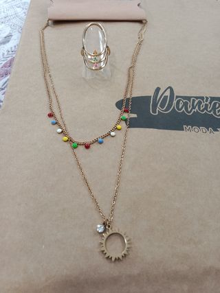 Collar y anillo dorado multicolor