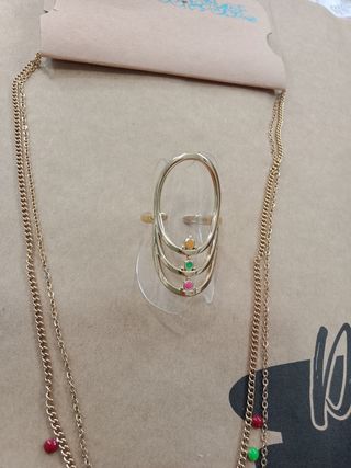 Collar y anillo dorado multicolor