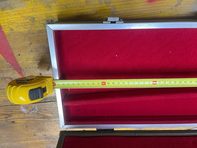 Maletín escopeta: estuche rígido con llave.