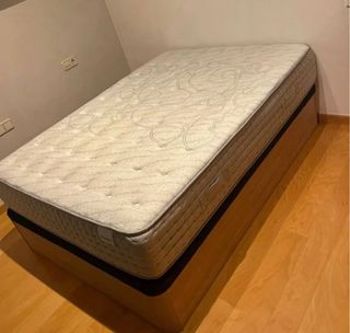 Canapé y colchon de 150x190 en oferta !!