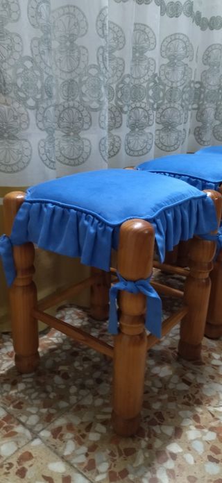 Mesa redonda + 2 sillas + 4 taburetes