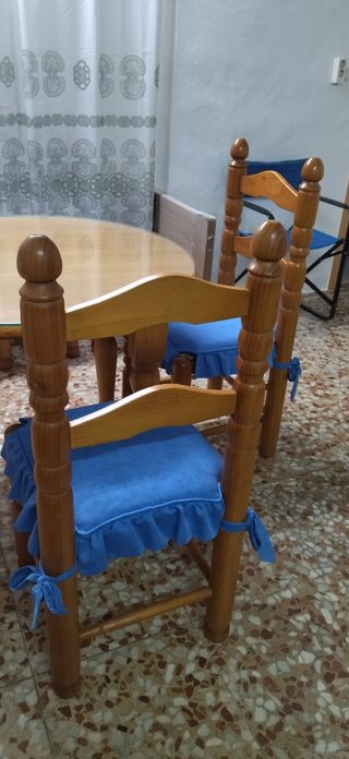 Mesa redonda + 2 sillas + 4 taburetes