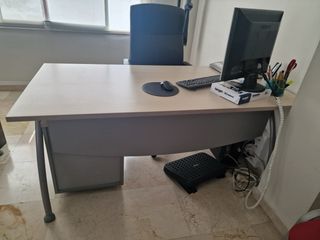 Mesas escritorio oficina 1/50€ 2/75€ y 3/100€