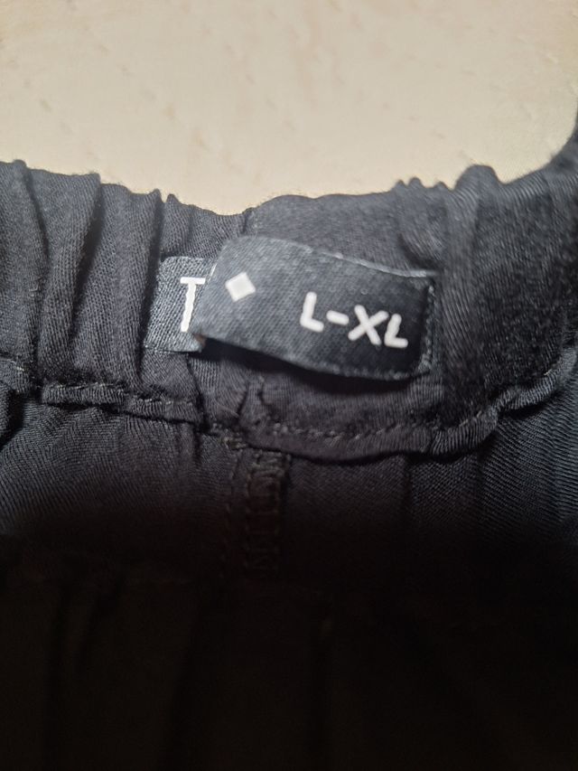 Pantalón Negro - Suelto