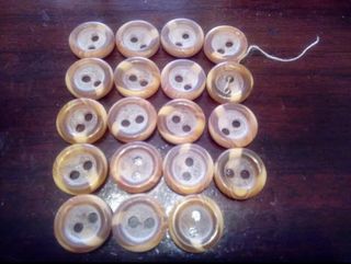 LOTE 19 BOTONES ANTIGUOS