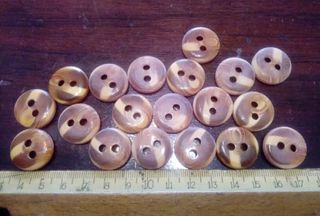 LOTE 19 BOTONES ANTIGUOS