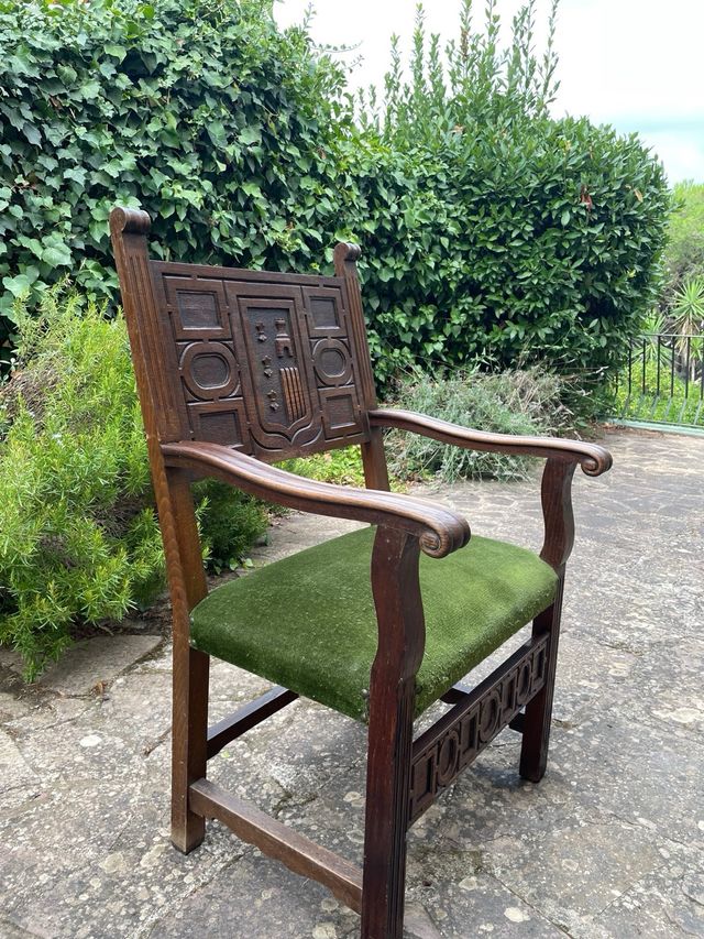 Cadires heràldiques artesanals amb entapissat verd