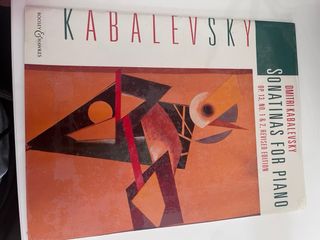 Varios libros de partituras de piano