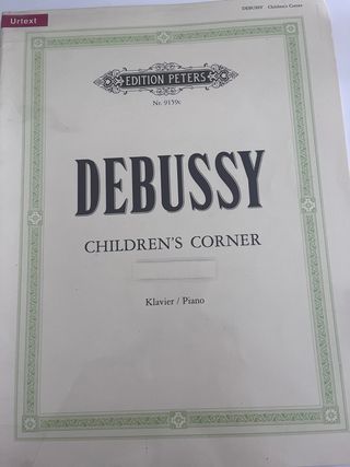 Varios libros de partituras de piano