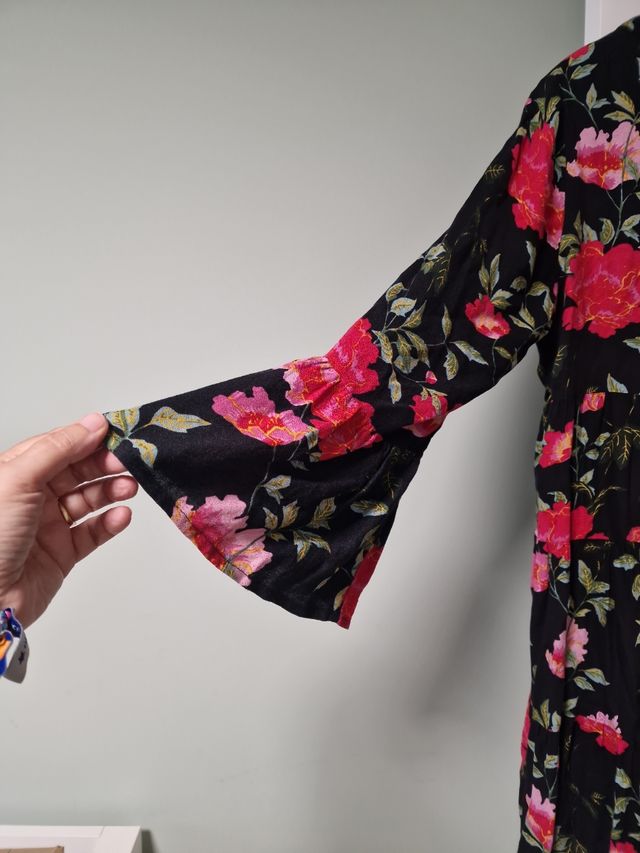 Vestido ONLY floral negro-fucsia