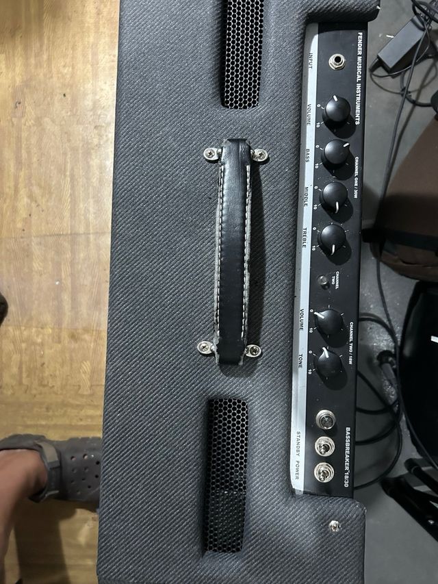 Fender Bassbreaker 18/30 Amplificador