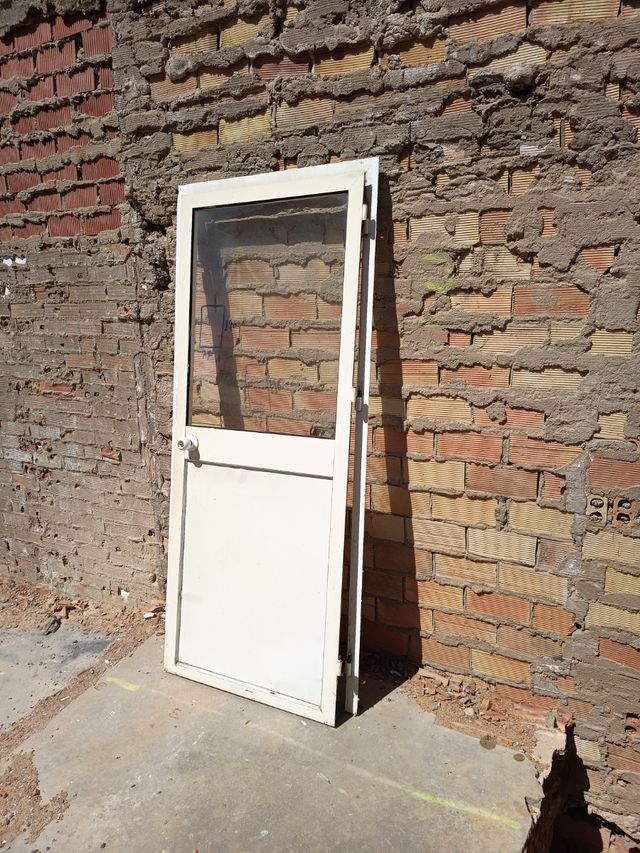 Puerta aluminio c/cristal 77x190cm