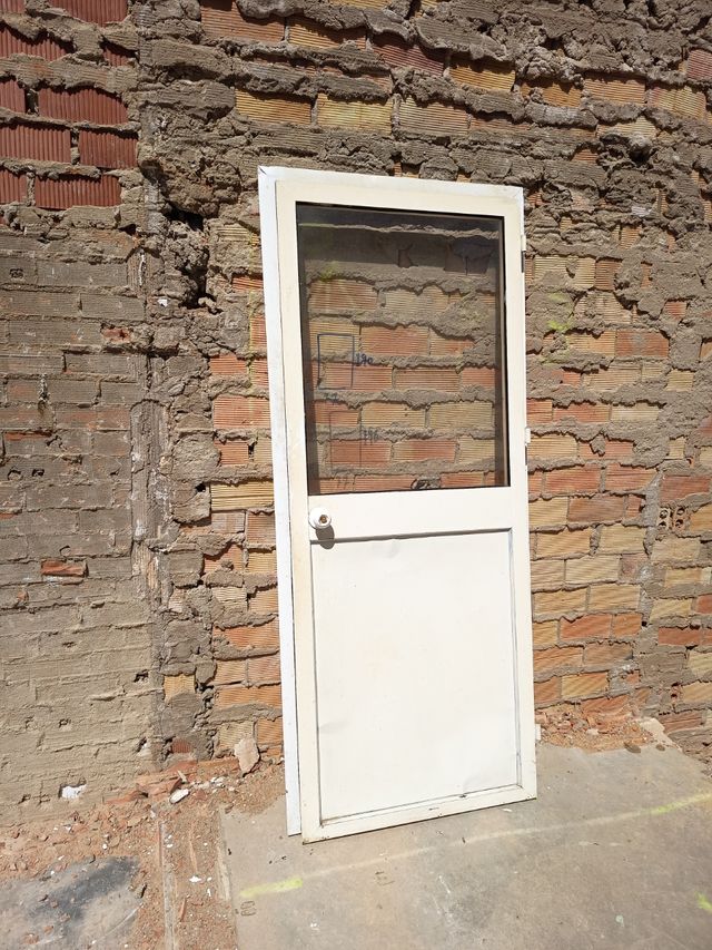 Puerta aluminio c/cristal 77x190cm