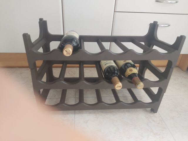 Botellero plástico marrón - 18 botellas