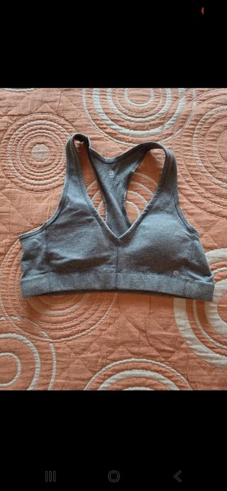 Top deportivo Decathlon gris