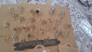Collares bisutería
Anillos bisutería