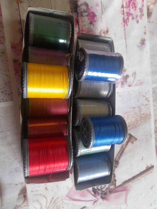 Filo ricamo: 14 bobine colori assortiti brother