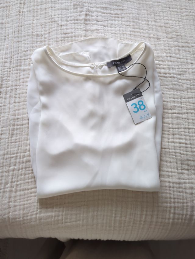 Blusa/ Top
blanco roto de Primark talla 38.