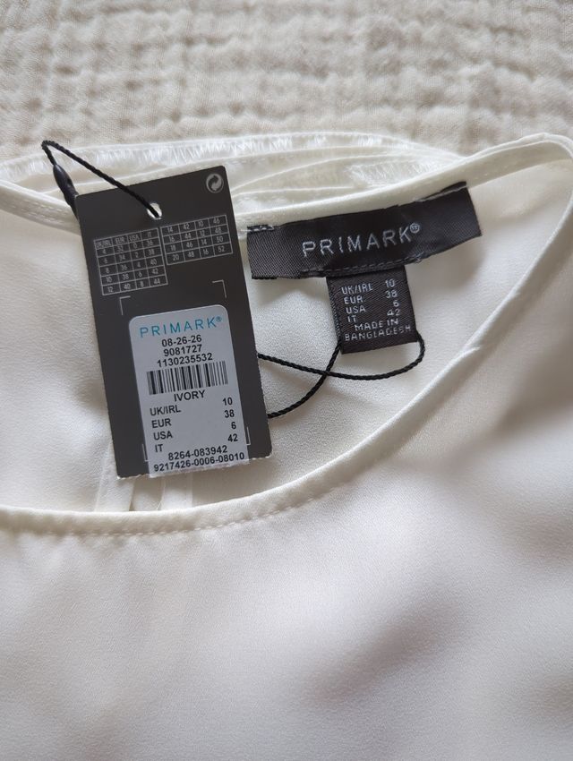 Blusa/ Top
blanco roto de Primark talla 38.