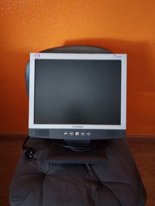 Monitor Hyundai 15" gris y blanco