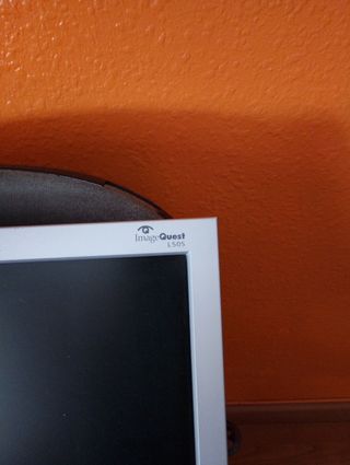 Monitor Hyundai 15" gris y blanco