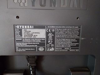 Monitor Hyundai 15" gris y blanco