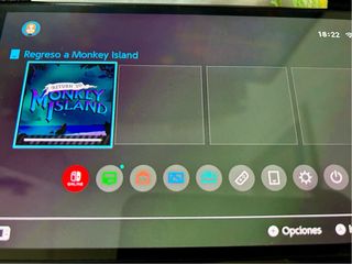 Nintendo Switch OLED Blanca con accesorios.