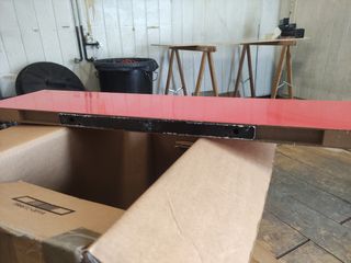 Balda roja de madera
