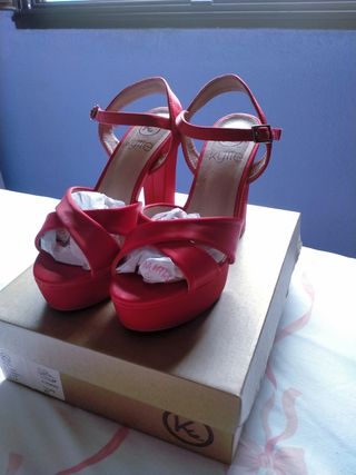 Zapatos de tacón (Talla 37)
