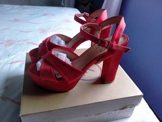 Zapatos de tacón (Talla 37)
