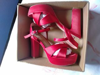 Zapatos de tacón (Talla 37)
