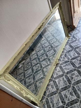 Gran espejo tallado estilo clásico