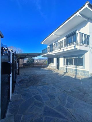 CASA EN BARCELONA - VENTA