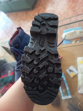 Botas Aigle montaña niño talla 33