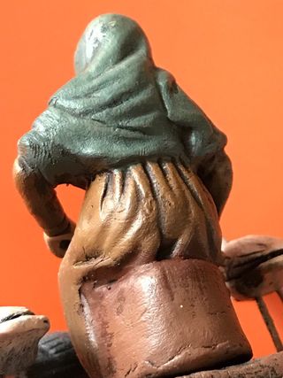 Figura Belén: Pastorcita con gallinas. 8cm