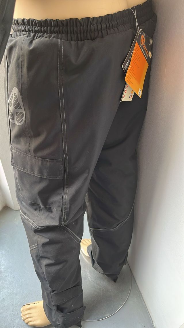 Pantalones moto ligeros de segunda mano por 35 EUR en Alicante