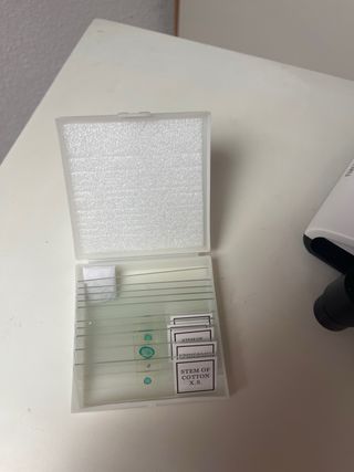 Microscopio biológico nuevo