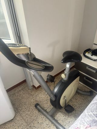 Bicicleta estática ejercicio