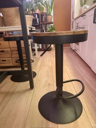 4 taburetes de acero industrial y madera regulable