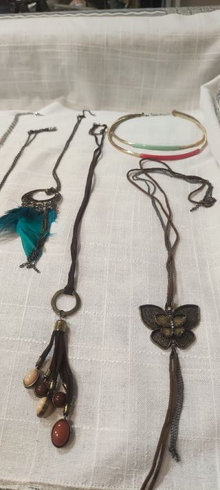 Collares dorados, plateados, metalicos de coco etc