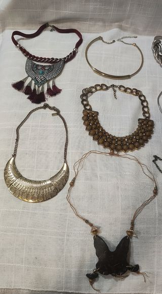 Collares dorados, plateados, metalicos de coco etc